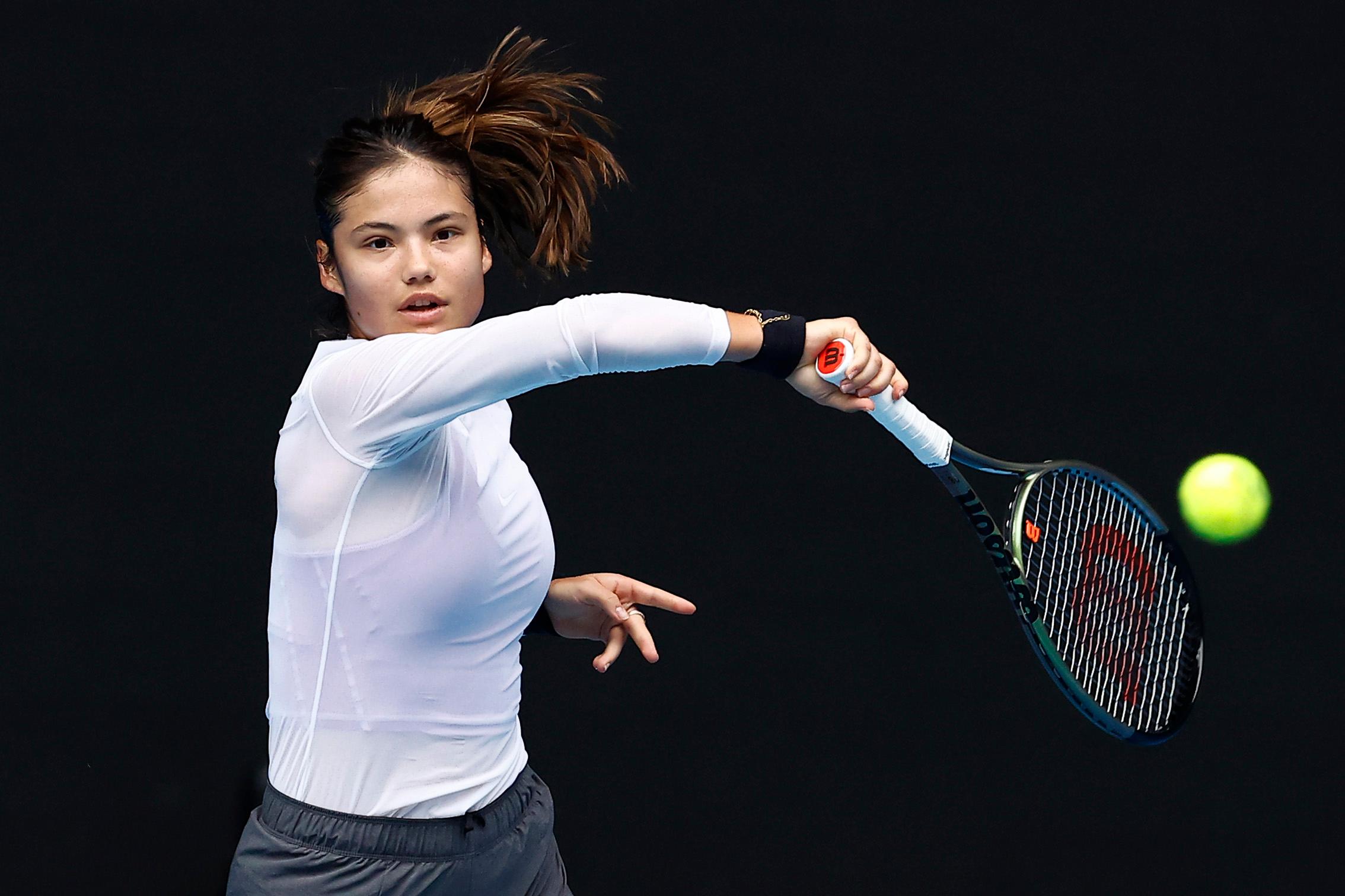 Emma Raducanu hitting a forehand in preparation for 2023 Australian Open