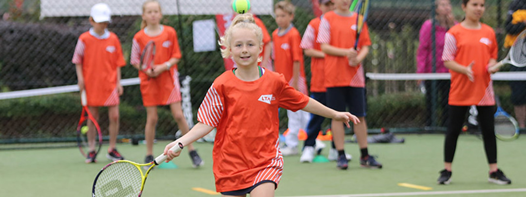 A coaching session as part of the Tennis for Kids programme