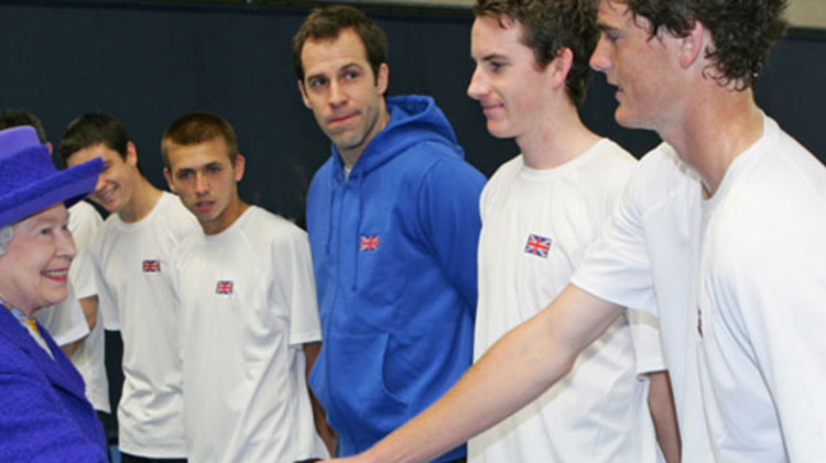 Jamie Murray shaking hands with the queen at the National Tennis Centre
