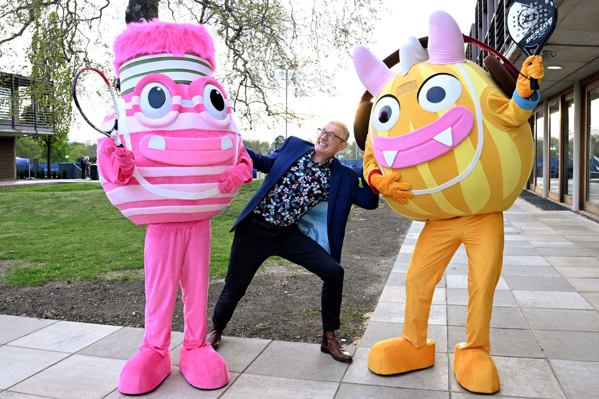 Broadcaster Jeremy Vine posting with two Tennisables