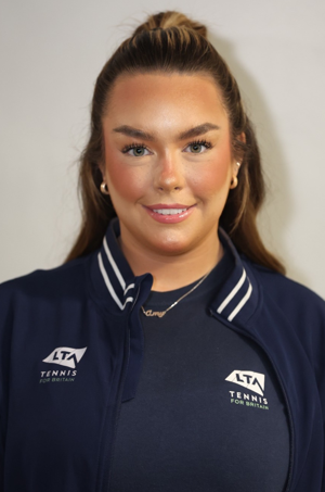 Head shot of Amy Flatnman