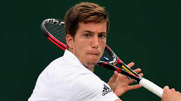 Aljaz Bedene playing a backhand at Wimbledon