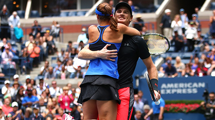 Jamie Murray and Martina Hingis celebrating in 2017 at US Open