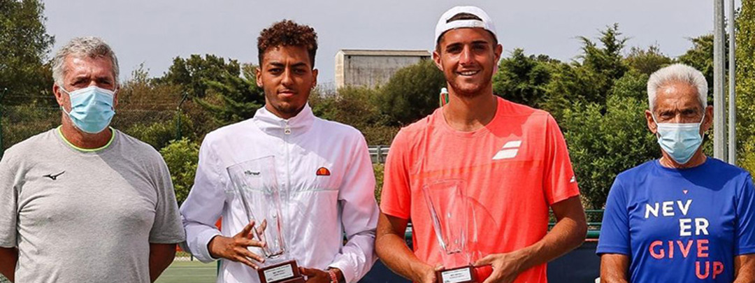 Paul Jubb with the Sintra trophy
