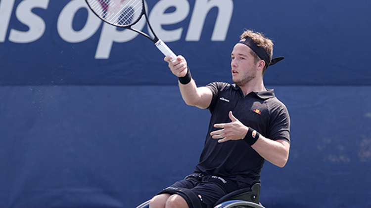 Alfie Hewett hitting a forehand