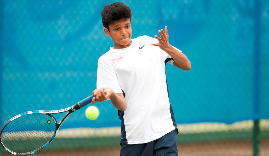 reat Britain's Esah Hayat at the 2015 World Deaf Tennis Championships