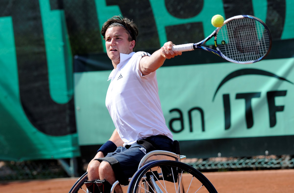 Gordon Reid playing a tennis shot