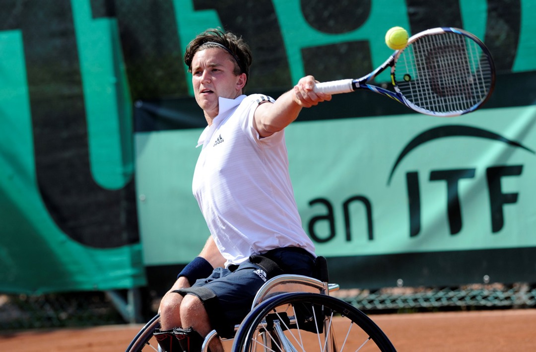 Gordon Reid playing a tennis shot