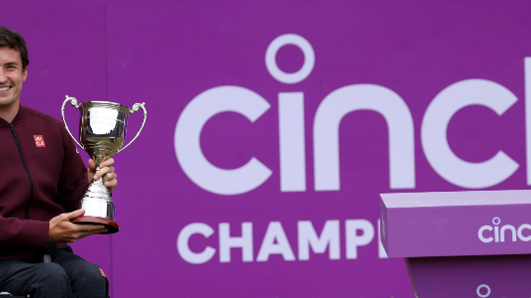 Gordon Reid at the 2021 Cinch championships with his trophy