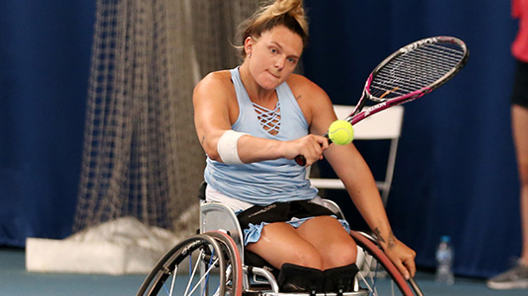 Jordanne Whiley hitting a backhand shot