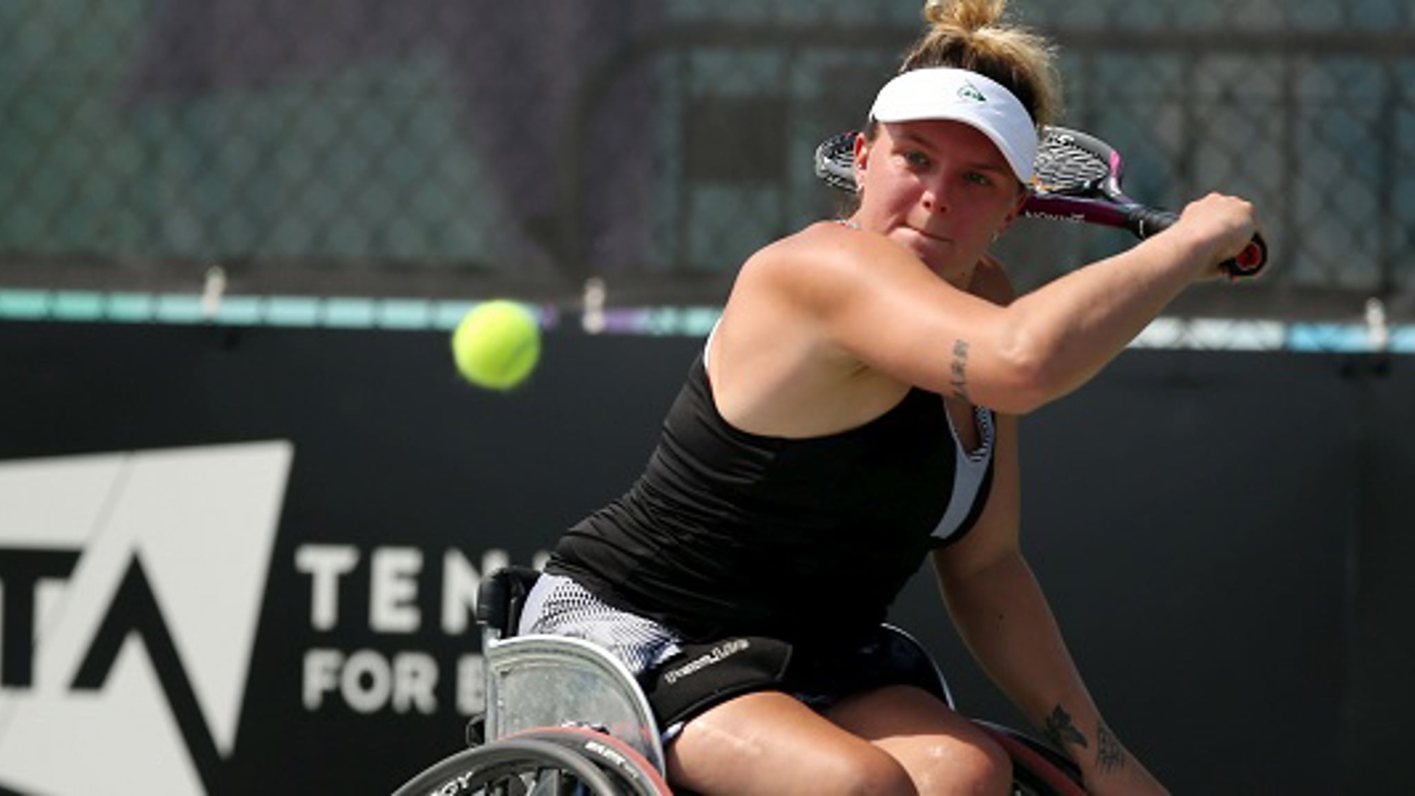 Jordanne Whiley single backhand on an LTA tennis court