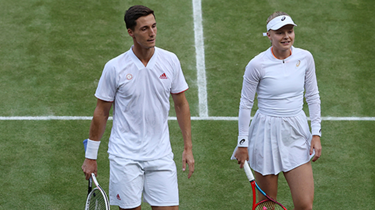 Joe Salisbury and Harriet Dart walking off a tennis court together