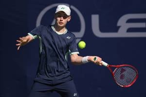 Alex Mirrington hits a forehand at the Lexus Junior National Championships