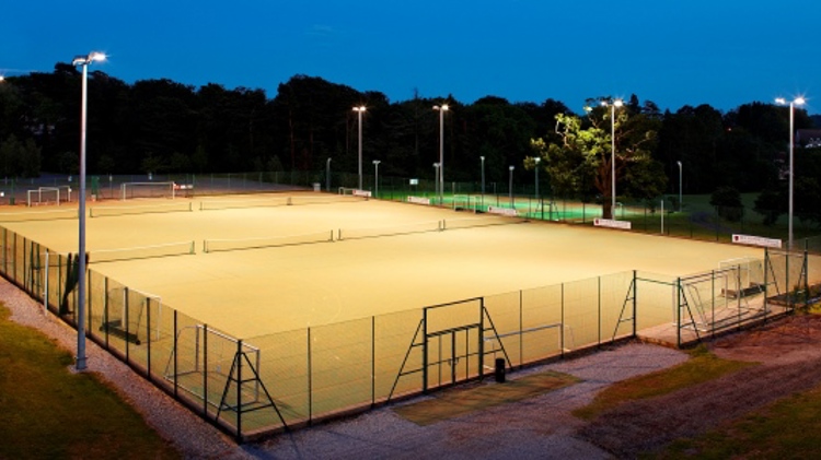 Floodlights on a clay tennis courts 