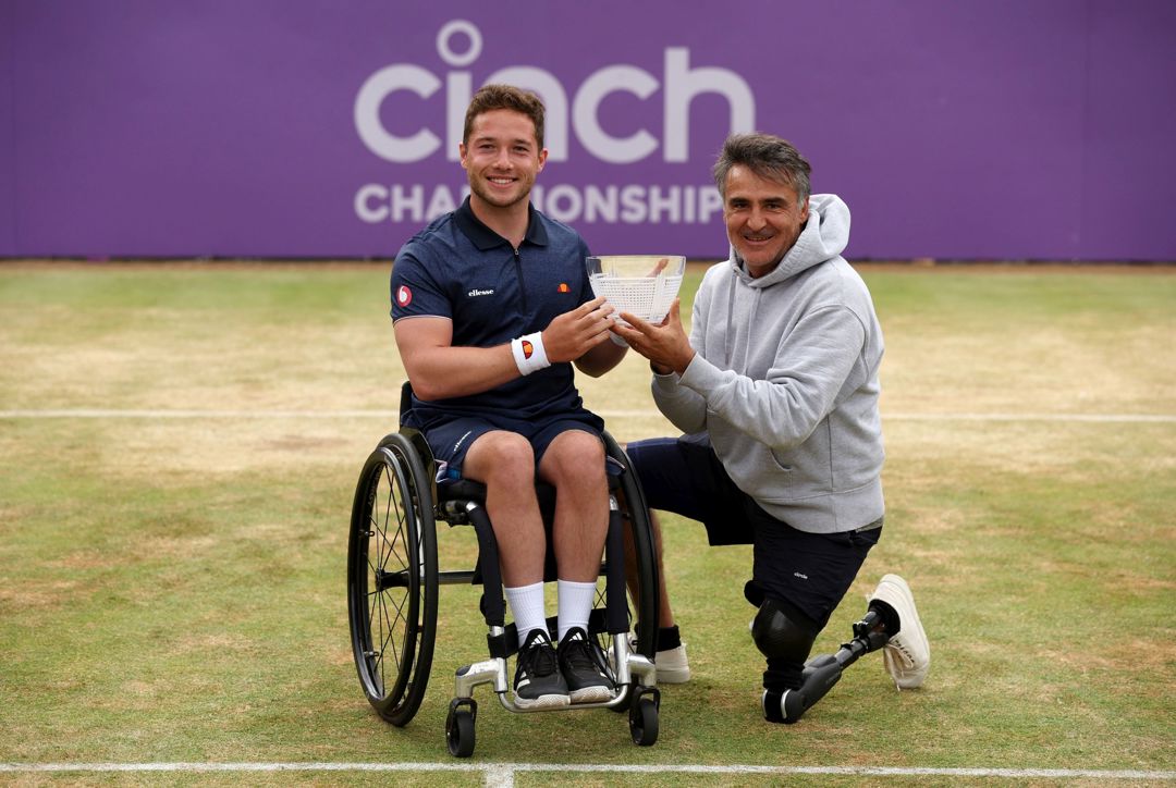 Hewett and Houdet with the Queen's trophy