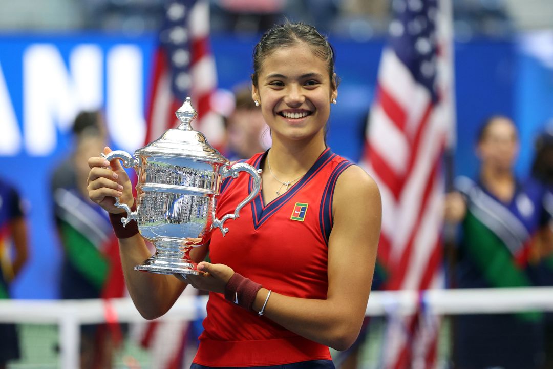 Emma Raducanu lifting the US Open trophy in 2019