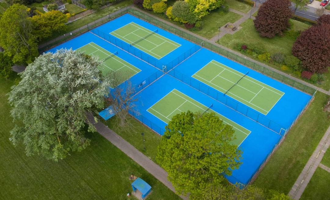 Aerial view of park tennis courts, illustrating the layout.