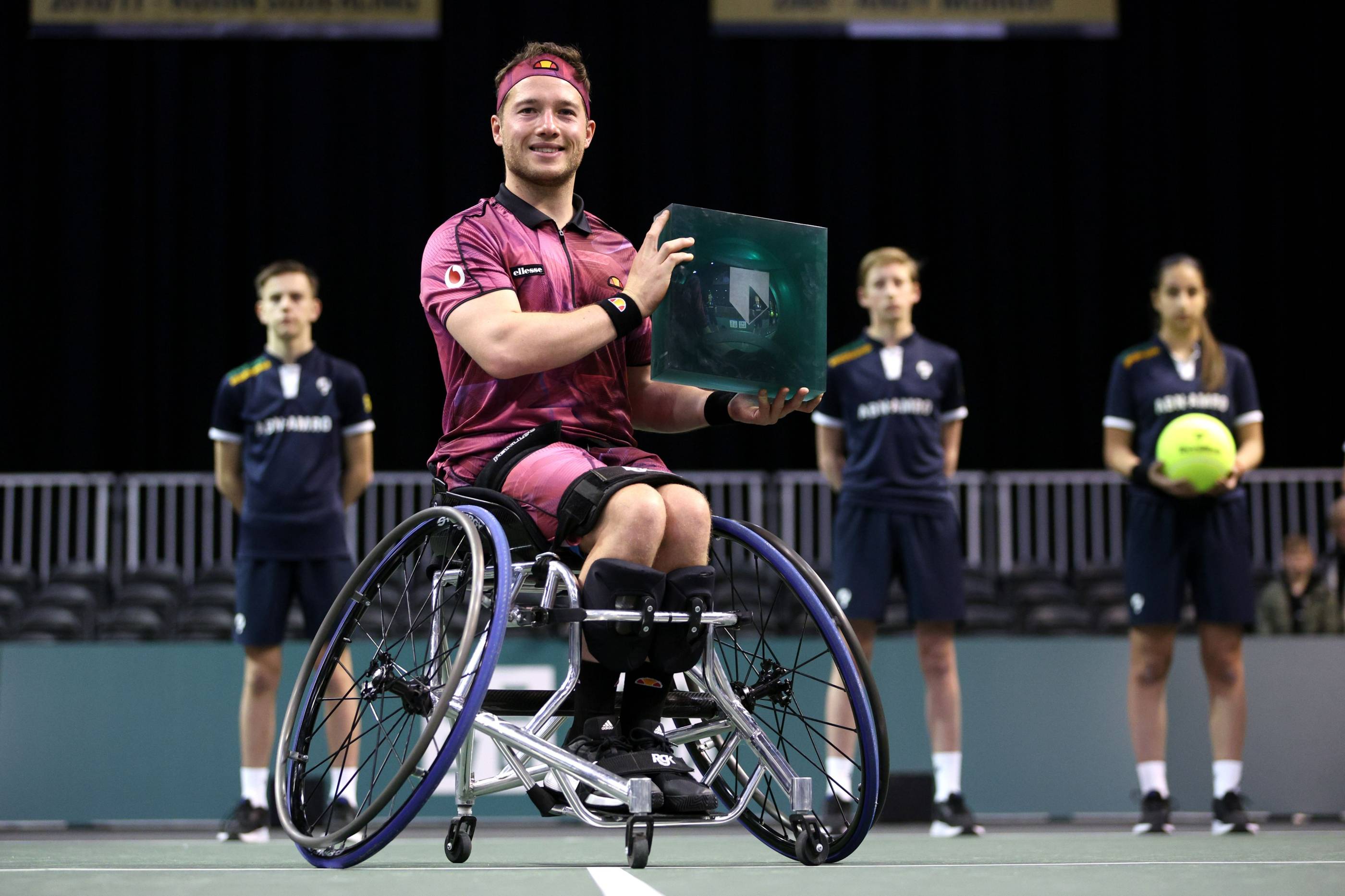 Alfie Hewett holding the Rotterdam singles title