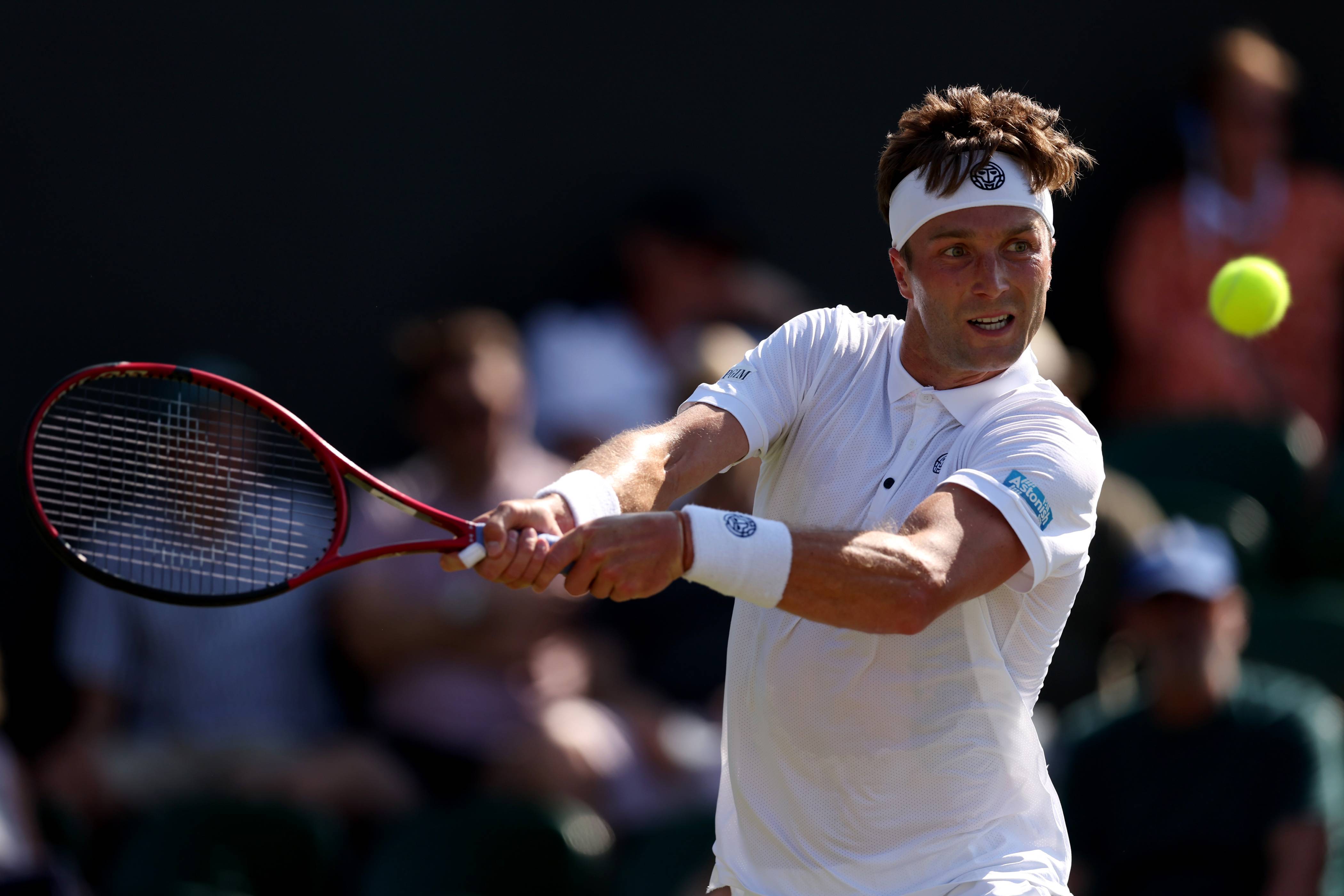 Liam Broady hits a backhand at Wimbledon 2023