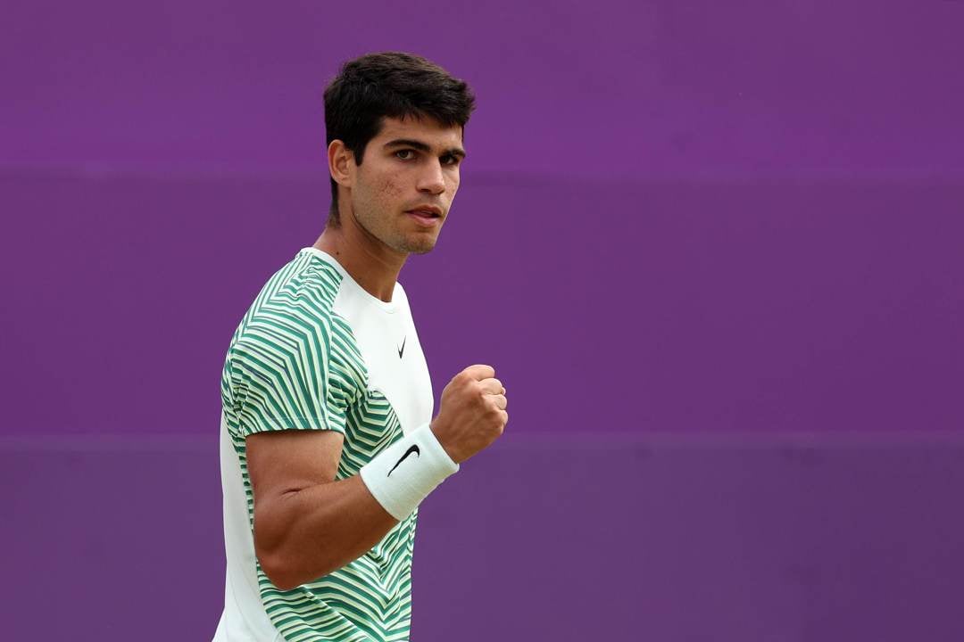 Carlos Alcaraz clenching his fist in celebration after winning his semi-final match against Sebastian Korda