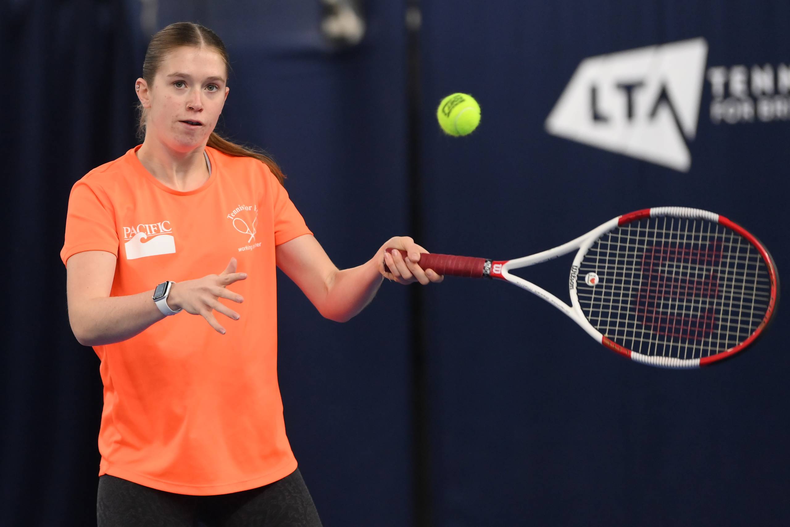 Para standing tennis player Georgia Routledge lines up a forehand