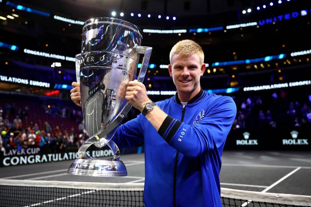 Kyle Edmund holding the Laver Cup trophy after Team Europe won the event in Chicago back in 2018
