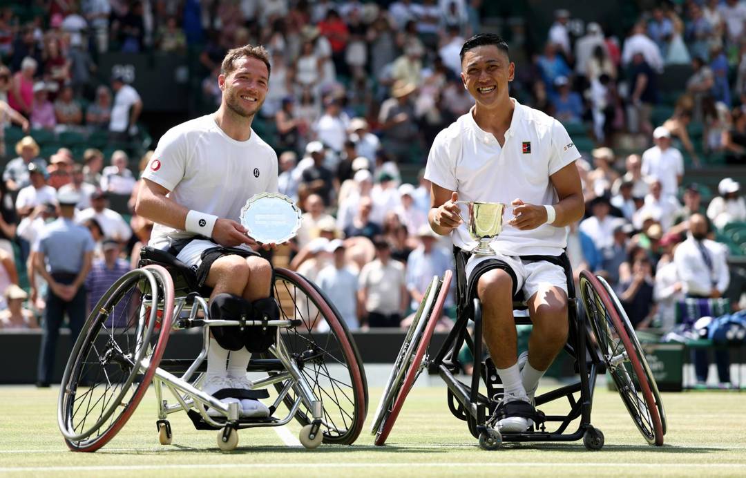 Alfie Hewett and Tokito Oda posing with trophies at Wimbledon