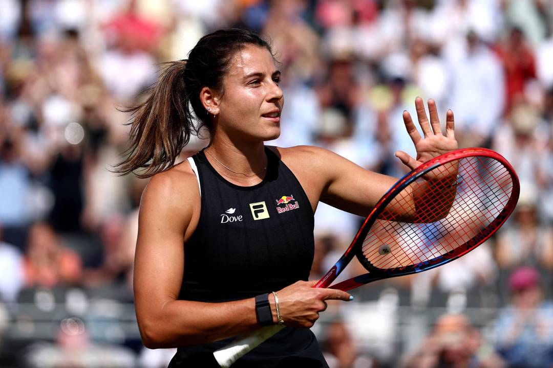 Emma Navarro claps the crowd after a win at the HSBC Championships