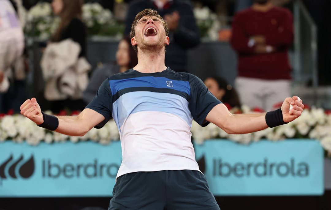 Jack Draper holding out both of his arms while screaming in celebration after reaching the final of the Mutua Madrid Open
