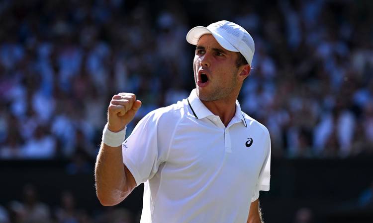 Win a signed Wimbledon poster from semi-finalist Arthur Fery