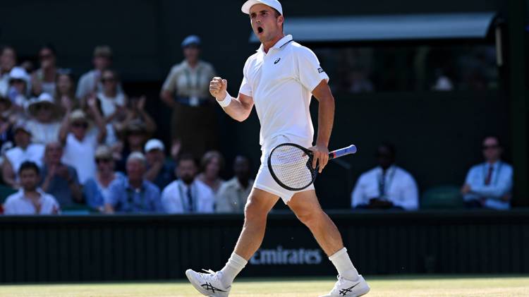 Which British tennis players have reached a singles semi-final at Wimbledon?