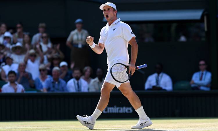 Which British tennis players to have reached a singles semi-final at Wimbledon?