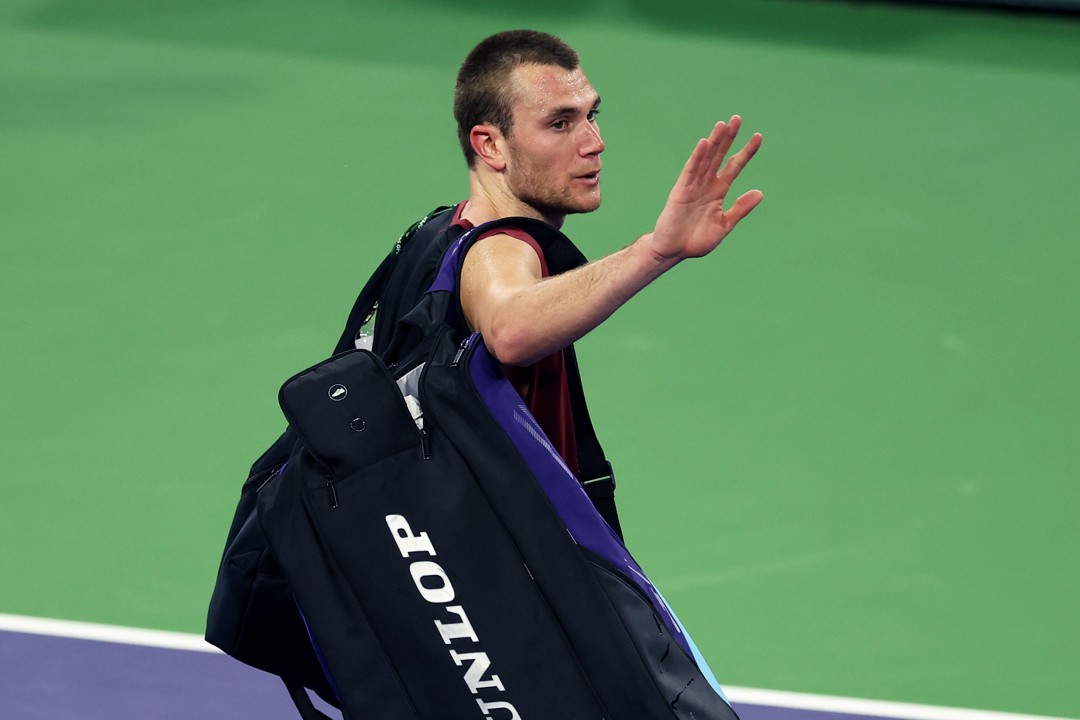 Jack Draper waves to the crowd as he leaves the court at the Miami Open