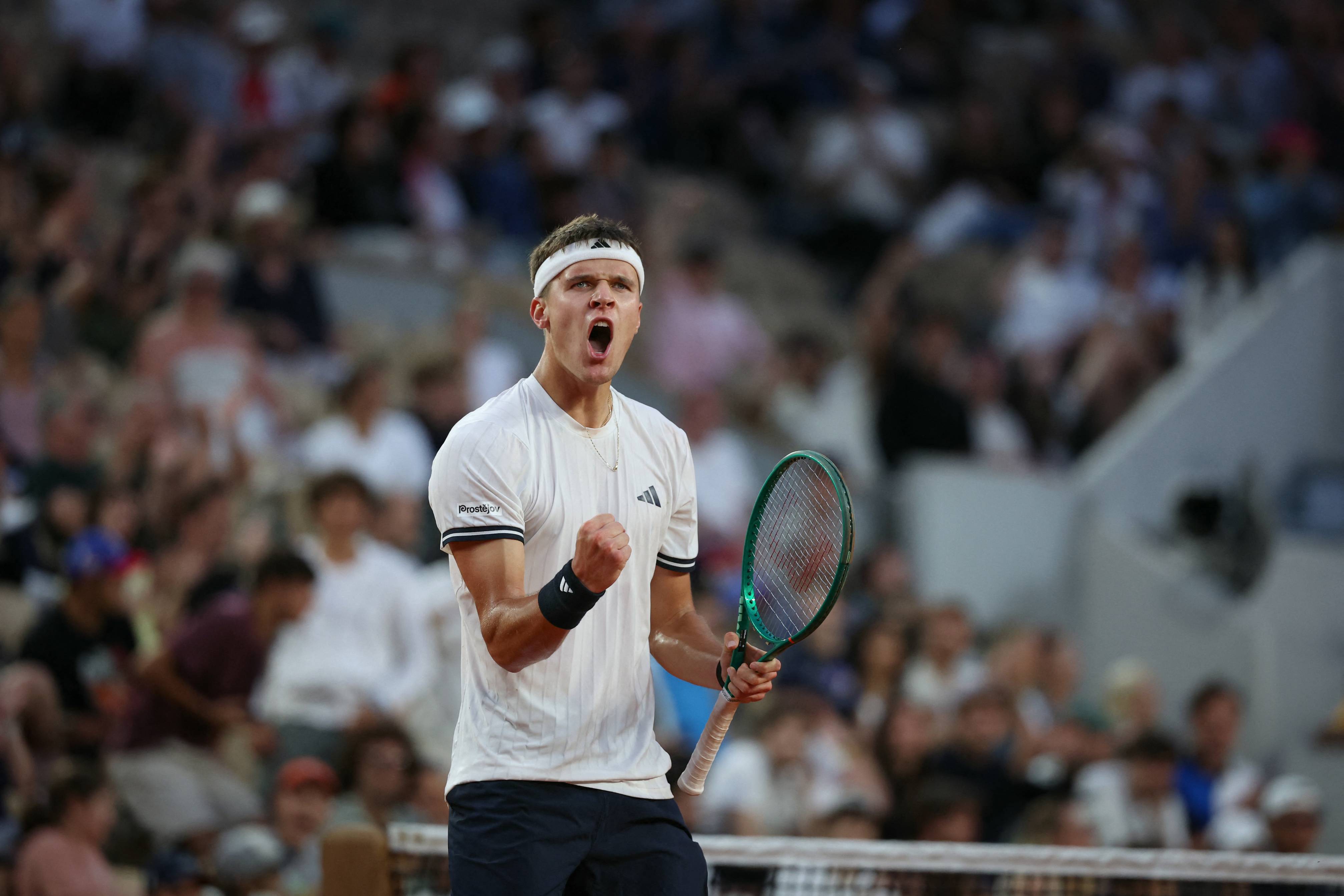 Jakub Mensik roars in celebration in the quarter-finals of the 2026 Roland Garros