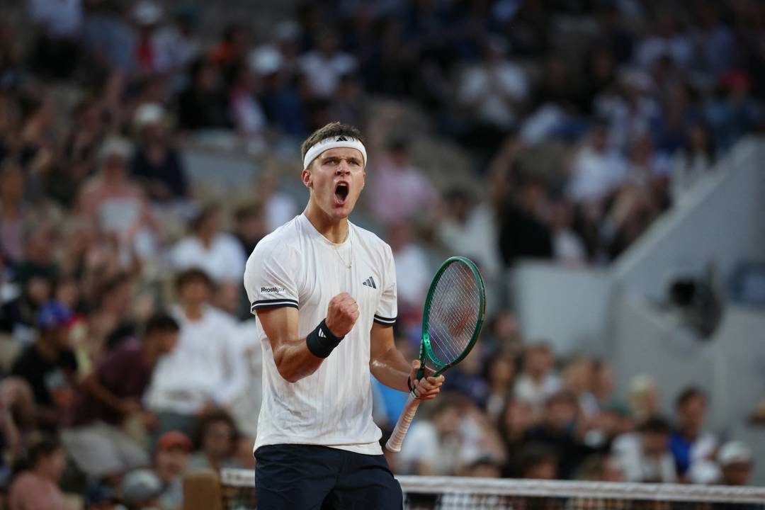 Jakub Mensik roars in celebration in the quarter-finals of the 2026 Roland Garros