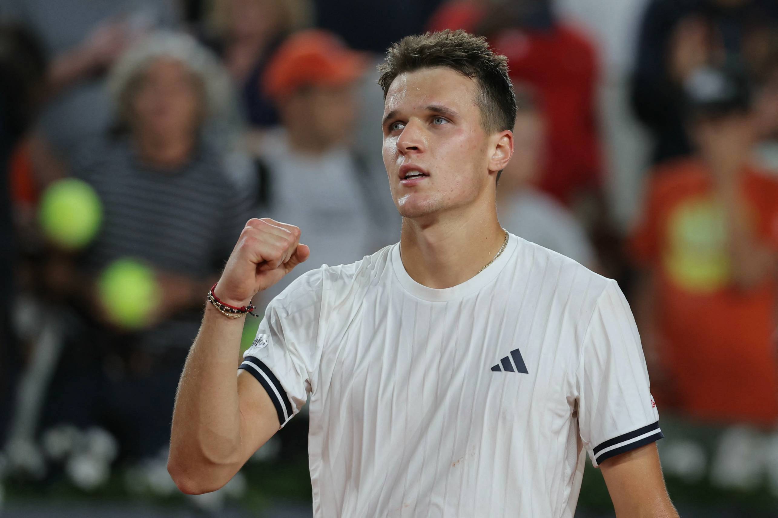 Jakub Mensik gives a fist pump at the 2026 Roland Garros