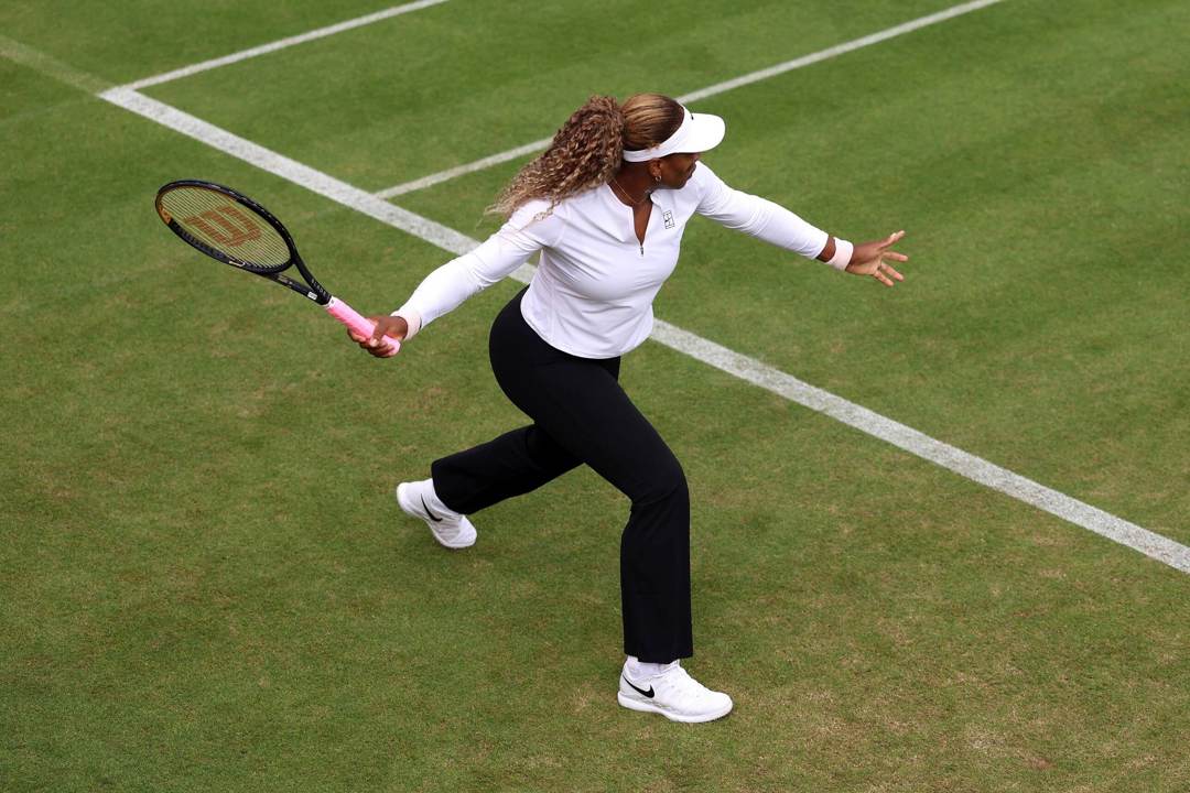 Serena Williams about to hit a forehand on a grass court at the HSBC Championships
