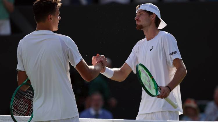 Wimbledon 2026: Toby Samuel denied upset over Jakub Mensik in fifth-set tie-break