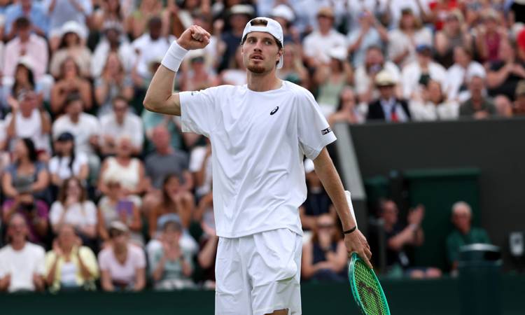 Who were the standout players from the 2026 grass court season?