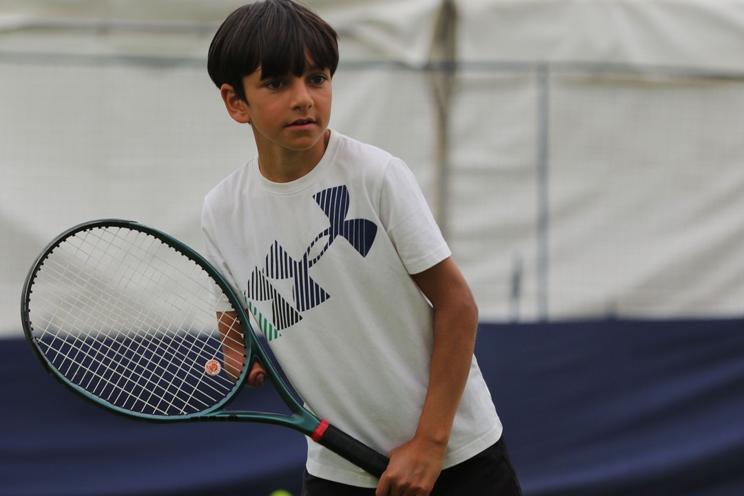 Junior para-standing player Luca Reese preparing a backhand