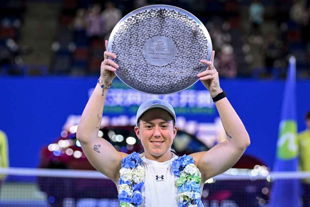 British tennis player Sonay Kartal holding the Wuhan Open runners-up shield