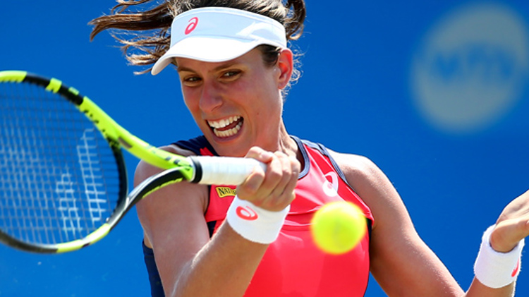 Johanna Konta returning a shot in tennis