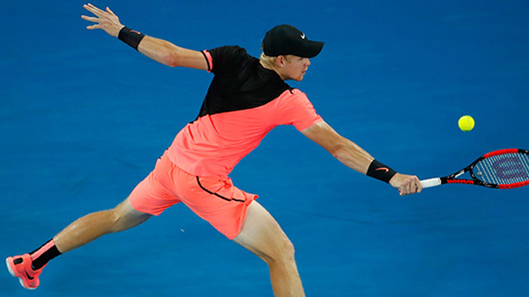 Edmund performing a backhand at the Australian open in 2018