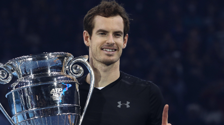 Murray receiving the trophy for end of year world no1