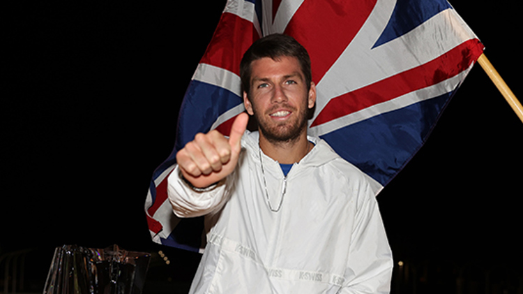 Cameron Norrie putting his thumbs up