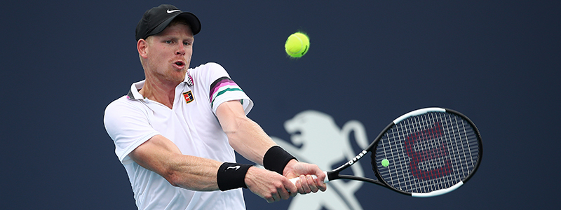Kyle Edmund playing a forehand shot in a tennis match