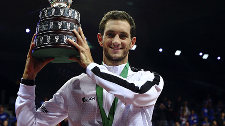 James Ward with the 2015 Davis Cup trophy