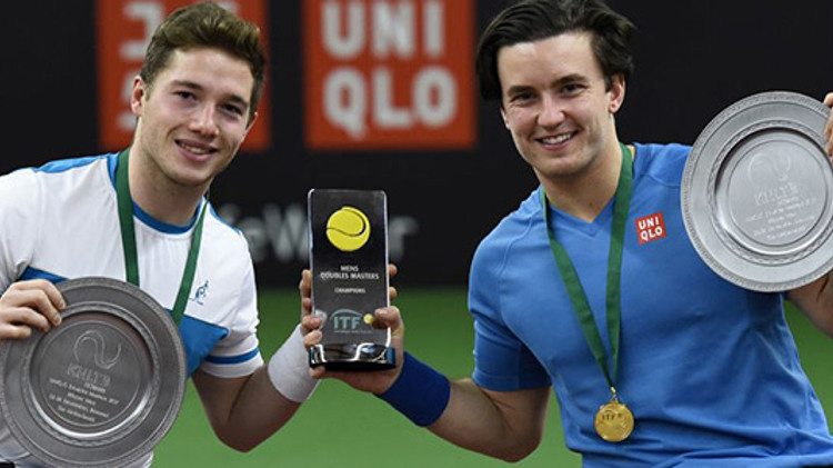Gordon Reid and Alfie Hewett with medal around their neck holding the ITF trophy